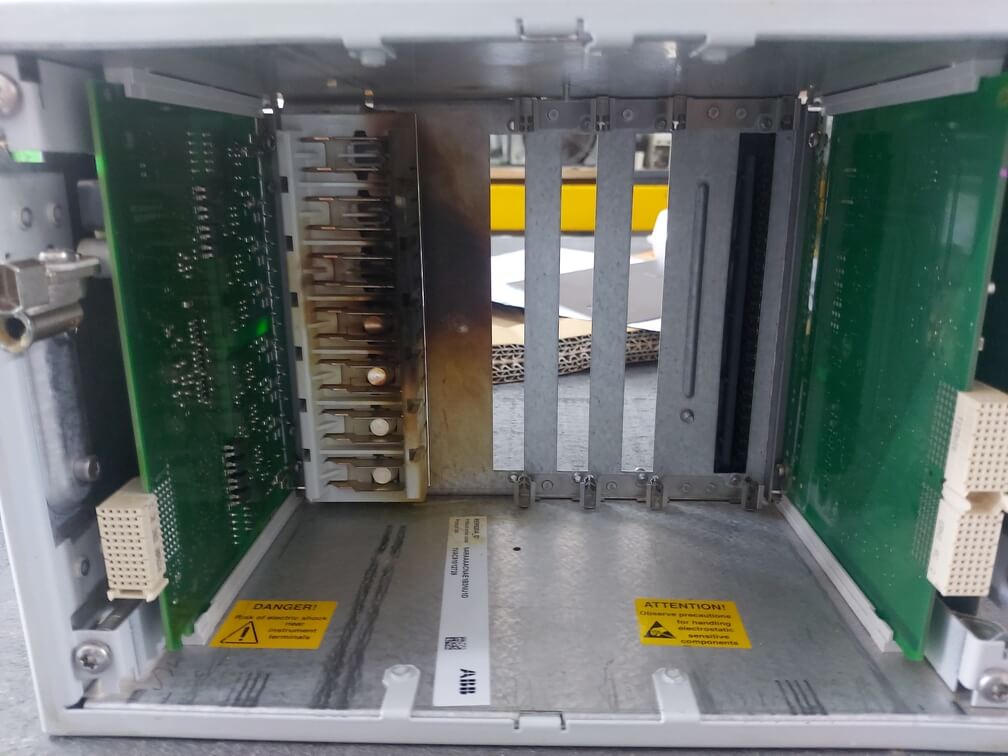 Manutenção de relés de proteção da Pix Engenharia