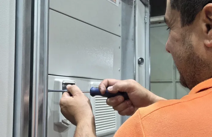 Manutenção preventiva painel eletrico da Pix Engenharia