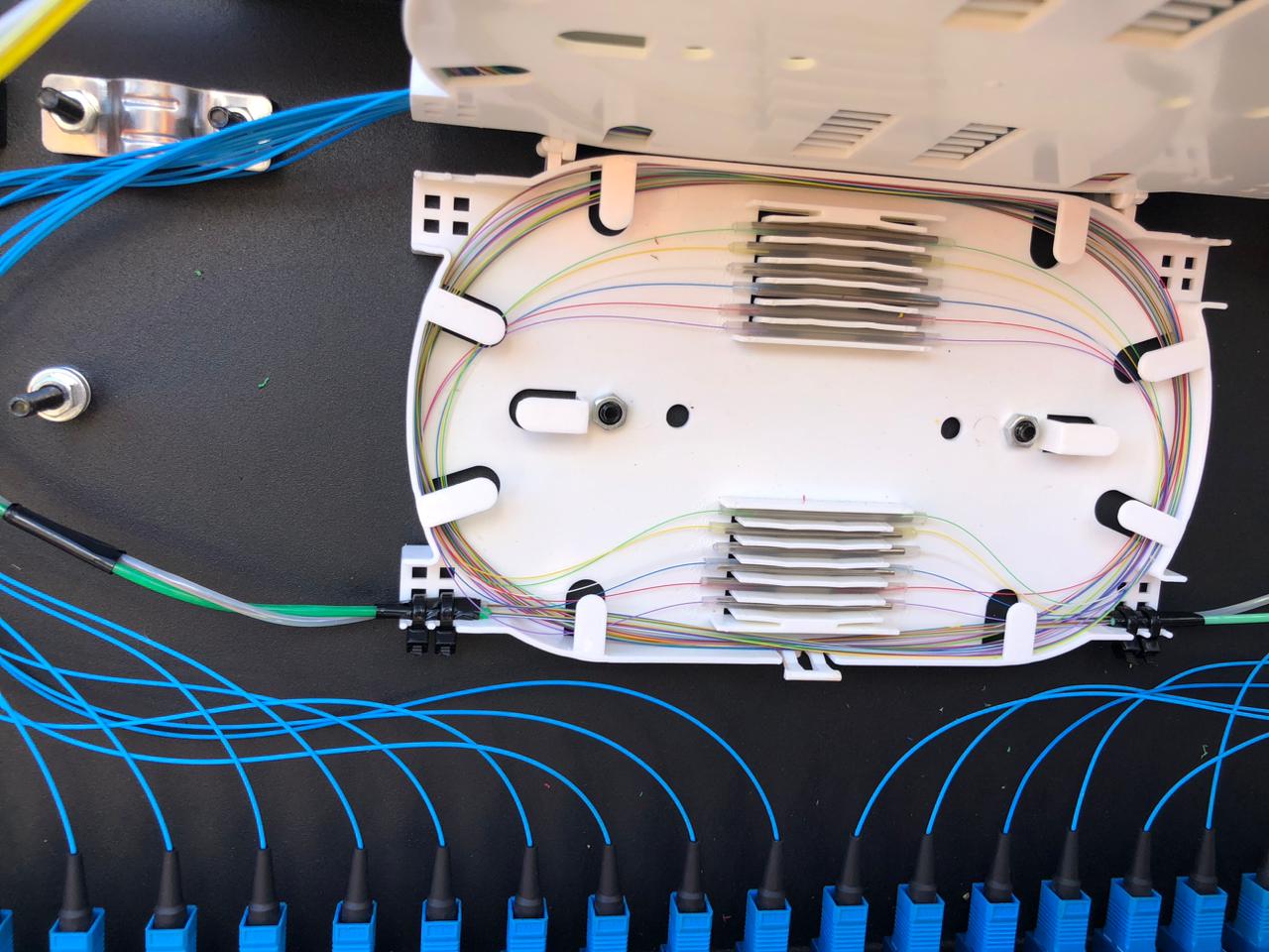 Montagem de dio fibra óptica da Pix Engenharia