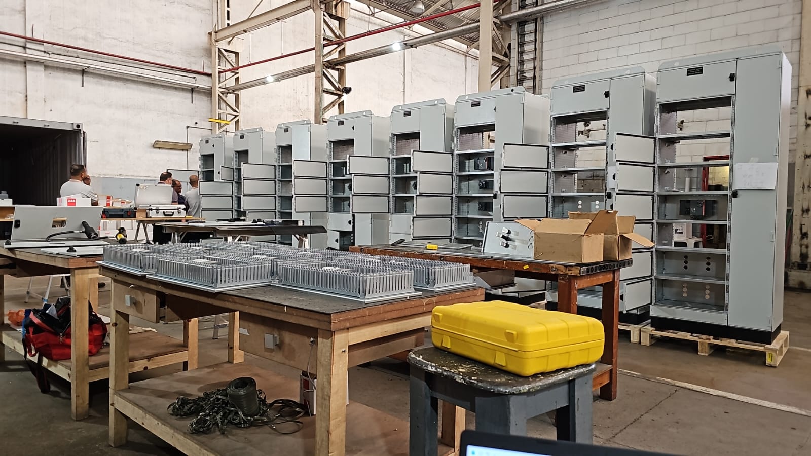 Montagem de painel elétrico da Pix Engenharia