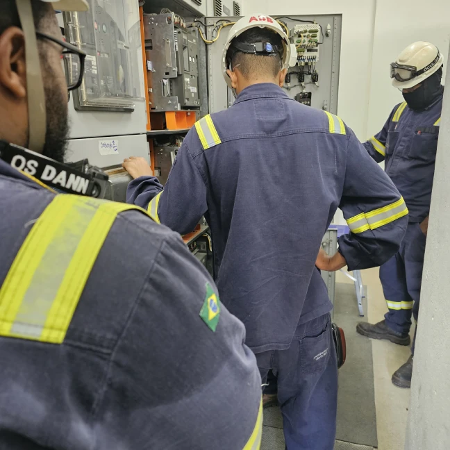 Instalação e testes de fibra óptica e telecom